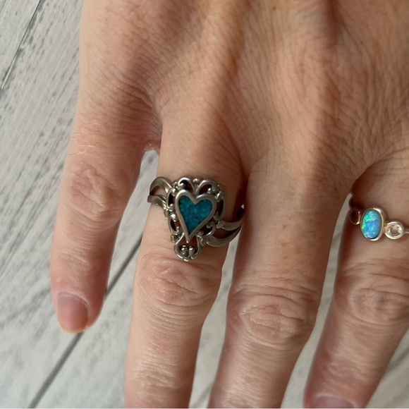 Vintage Heart ring with turquoise stones size 7 marked 925 - Picture 2 of 4